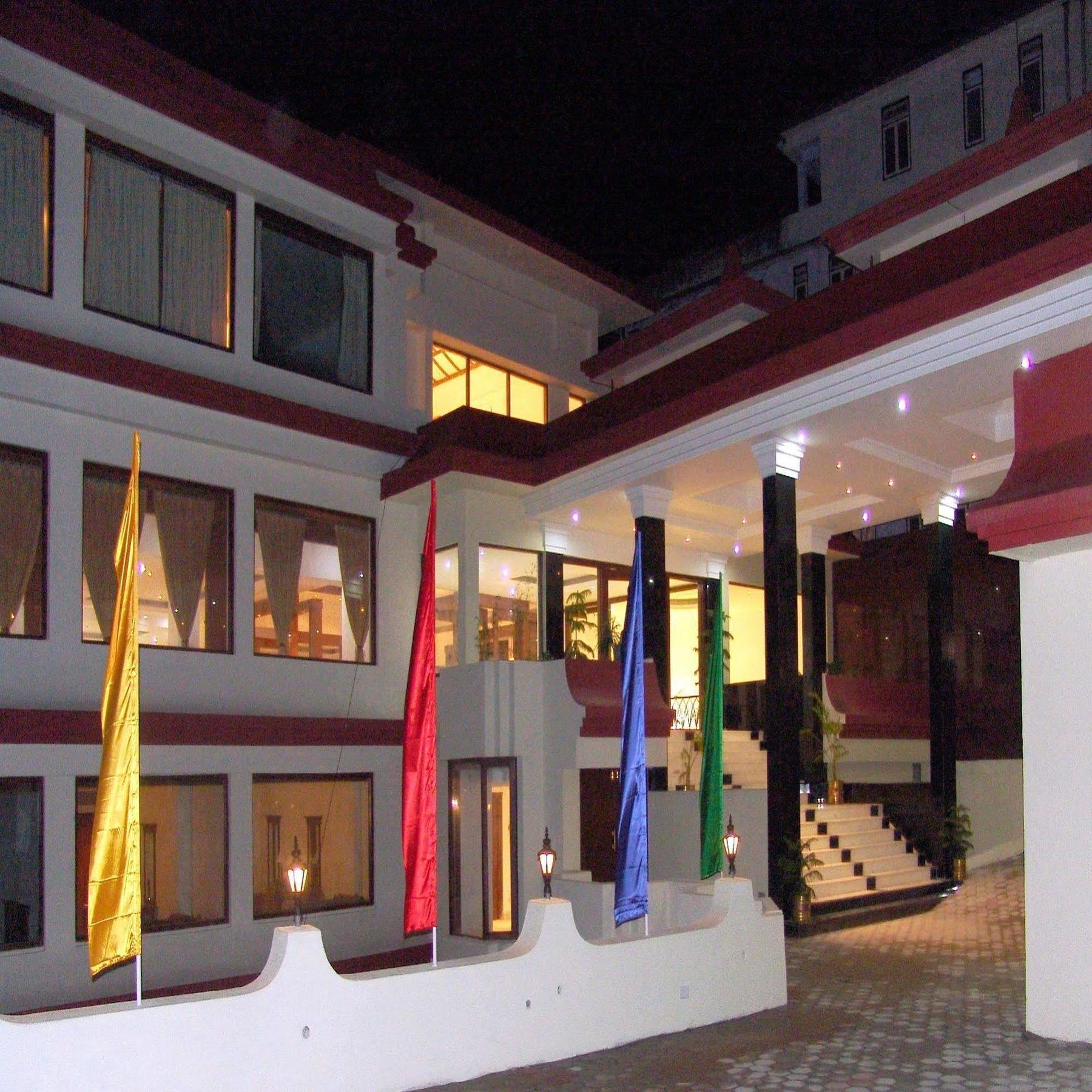 The Royal Plaza Gangtok Hotel Exterior foto