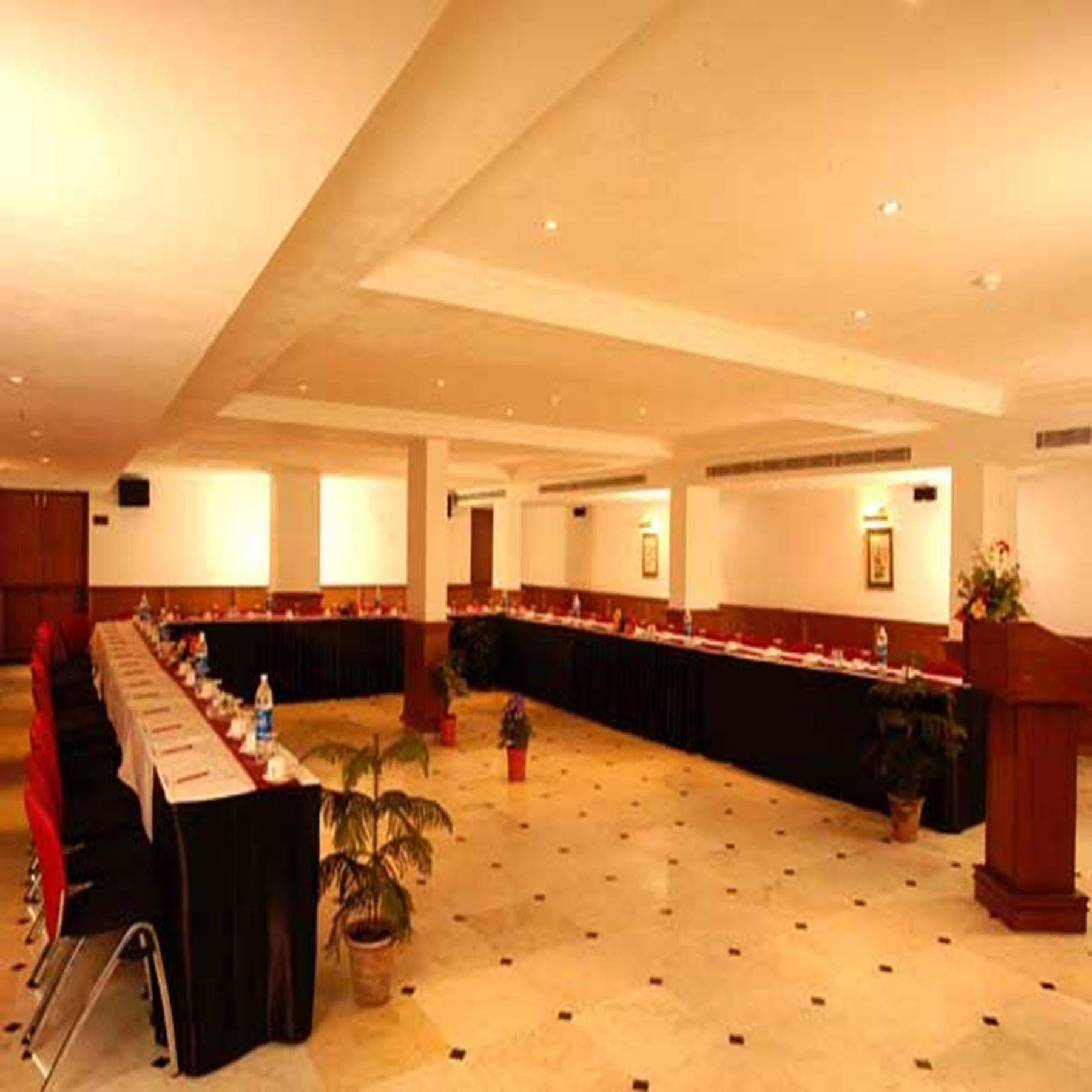 The Royal Plaza Gangtok Hotel Exterior foto